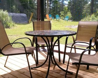 43 At The Lake Sunrise Cottage - Lansdowne - Patio