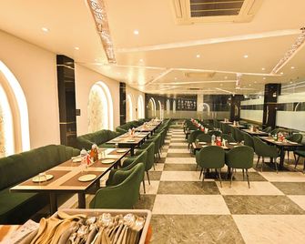 Madhuram Hotel - Ayodhya - Restaurante