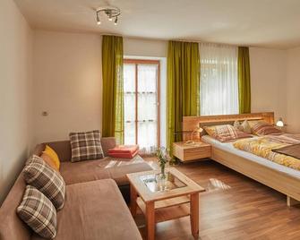 Brauereigasthof Zur Post - Neukirchen beim Heiligen Blut - Schlafzimmer