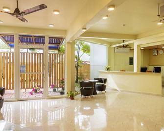 One On Inn Maldives - Addu City - Recepción