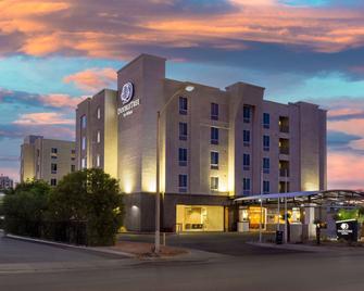 DoubleTree by Hilton Las Vegas East Flamingo - Las Vegas - Building