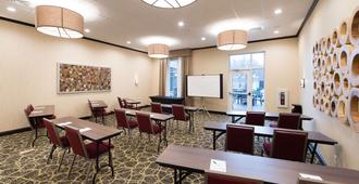 Homewood Suites by Hilton Concord Charlotte - Concord
