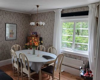 Cozy cottage near nature and sports adventures - Gävle - Essbereich