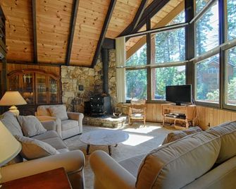 Rim Drive Lookout - Tahoe Vista - Salon