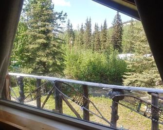 Tonsina Creek Whispers Lodge where the Midnight Sun meet the Northern Lights - Copper Center - Balcony