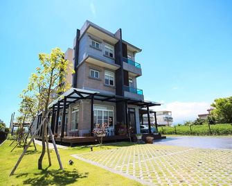 Young Stay - Luodong Township - Building