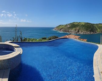 Cliffside Luxury Inn - Búzios - Pool