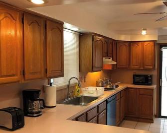 4-bedroom private house, 10-min walk to NYC train - Edison - Kitchen