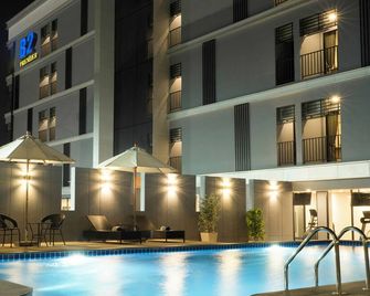 B2 Amata Nakorn Premier Hotel - Chonburi - Building