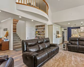 Best Location On The Kenai River! - Soldotna - Living room