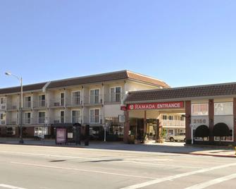 Ramada by Wyndham Pasadena - Pasadena - Bygning