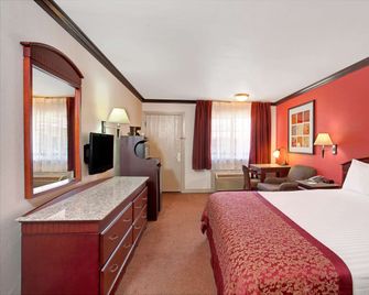 Ramada by Wyndham Pasadena - Pasadena - Sovrum