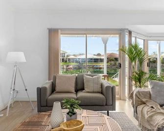 Lakeside Haven - Encounter Bay - Living room