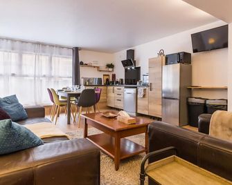 Maison de ville à St Nazaire, près du front de mer, climatisée, 3 chambres avec sdb privatives, WiFi - FR-1-306-1203 - Saint-Nazaire - Salon