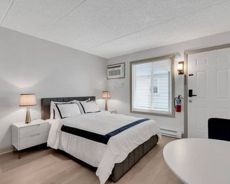 One Block to the Beach! with Free Parking - Seaside Heights - Bedroom