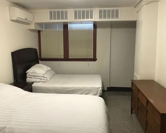 Grand Home On Kissena Park In Flushing Nyc - Queens - Bedroom