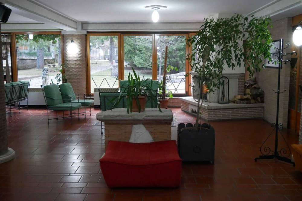 LH Albergo il Picchio - פסקאסרולי - לובי