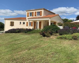 Les Graves - Saint-Pierre-Lafeuille - Building