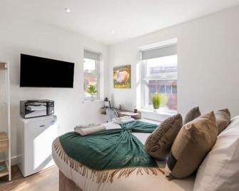 The Best City Studio Near Public Transpo - Southall - Bedroom
