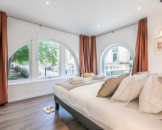 Notre Dame II - Four Bedroom Apartment, Sleeps 10 - Paris - Bedroom