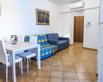 SE014 - Senigallia, new comfortable two-room apartment in the center and on the - Senigallia - Huiskamer