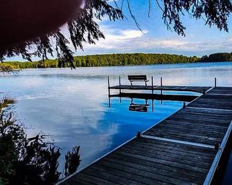 Cozy Beautiful Cottage on Maple Lake! - Three Lakes - Pool