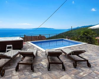 Cozy home in Bregi with WiFi - Volosko - Piscina
