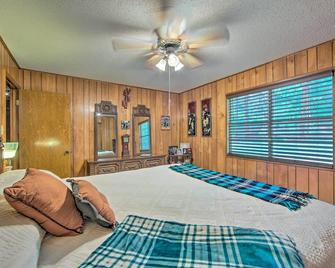 Lake O Pines, Jefferson, TX - Angler's Cabin! - Jefferson - Bedroom