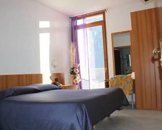 Hotel Rezia - Sondalo - Schlafzimmer