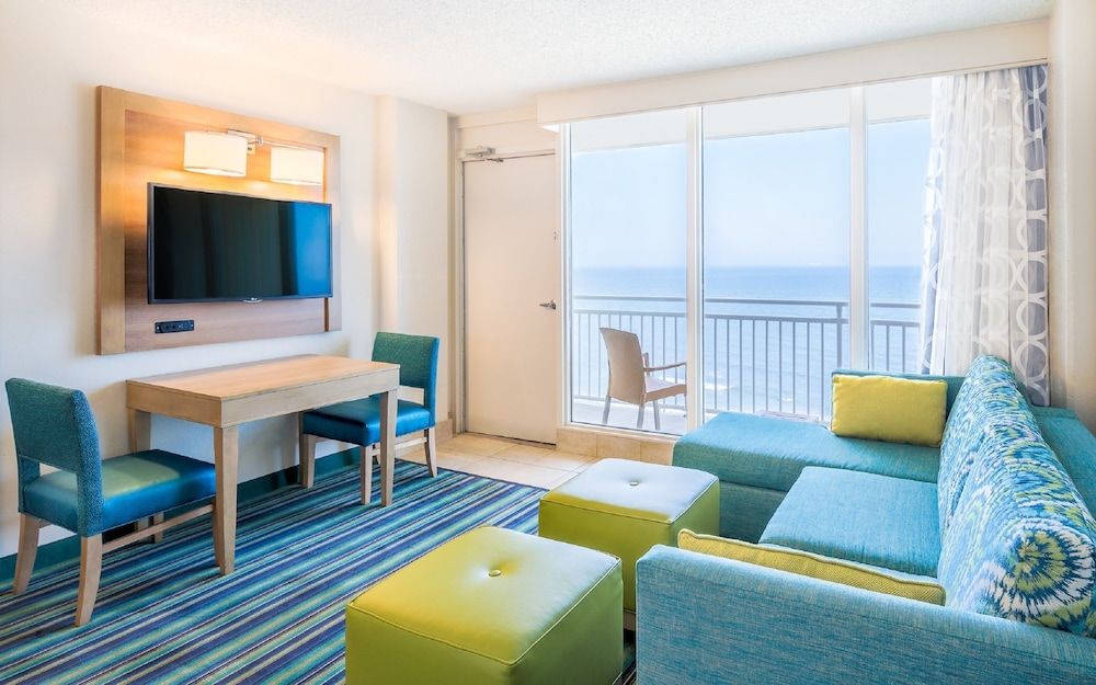 Comfort Suites Beachfront - Virginia Beach - Wohnzimmer