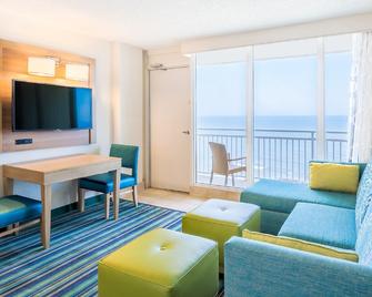 Comfort Suites Beachfront - Virginia Beach - Living room