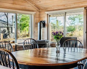 Georgian Bay Lakeview Cottage - Rockwood #5 - Nobel - Comedor