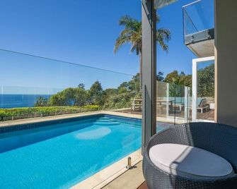 Surfs Up By Palm Beach Holiday Rentals - Whale Beach - Piscina