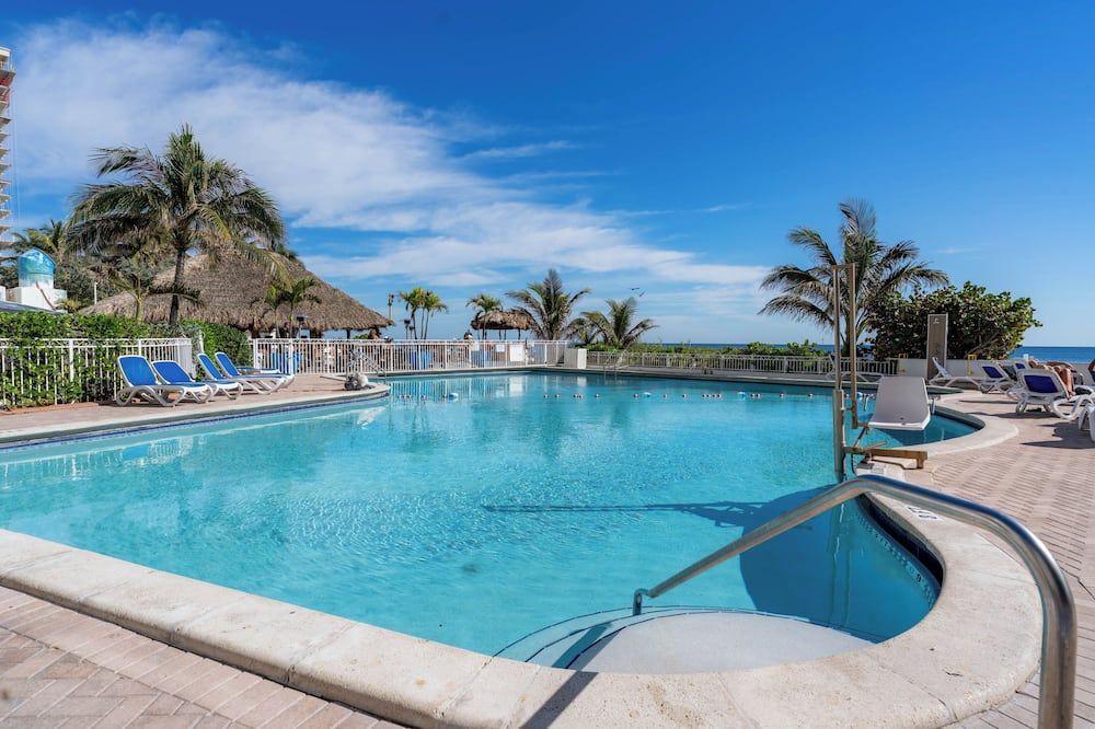 Lovely Partial Oceanview Condo at Ocean Manor Resort - פורט לודרדייל - בריכה