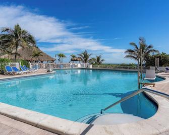 Lovely Partial Oceanview Condo at Ocean Manor Resort - Fort Lauderdale - Piscina