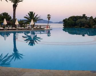 Hydra Beach Resort - Thermisia - Piscine