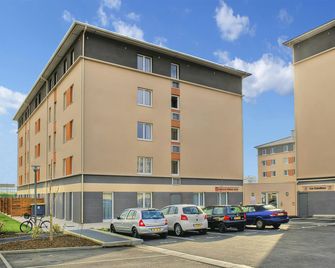 ซีเจอร์ แอนด์ อะแฟร์ แคน เลอ คลอส์ โบโมัว - ก็อง - อาคาร