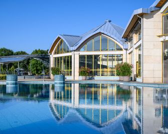 Park Inn by Radisson Sarvar Resort & Spa - Sárvár - Piscine