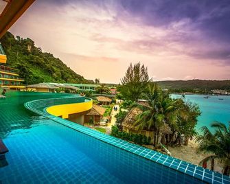 Phi Phi Cliff Beach Resort - קופיפי - בריכה