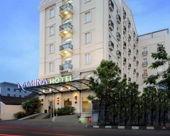 Hotel Namira Syariah Pekalongan - Pekalongan - Budova