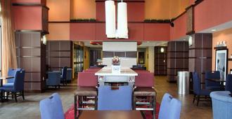 Hampton Inn & Suites Cincinnati / Uptown - University Area - Cincinnati - Restaurante