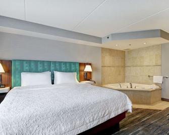 Hampton Inn & Suites by Hilton Guelph - Guelph - Makuuhuone