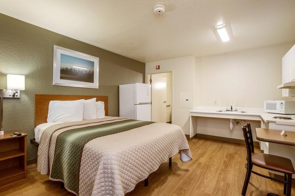 Hometowne suites deals maple shade nj