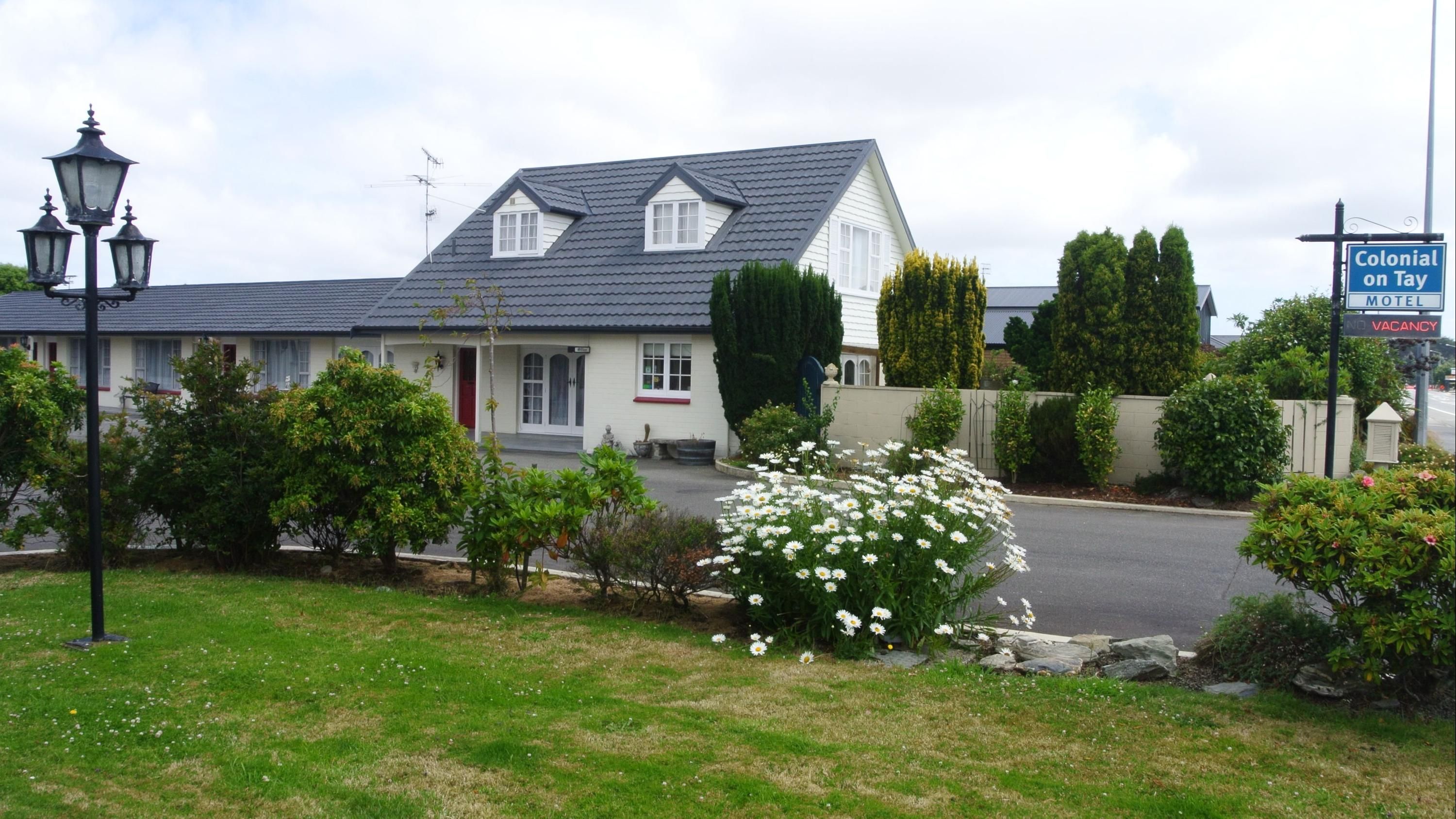 كولونيال أون تاي - إنفركارجيل - مبنى