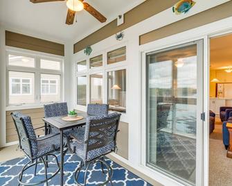 Lakefront Huddleston Condo with Community Pool - Huddleston - Balcón