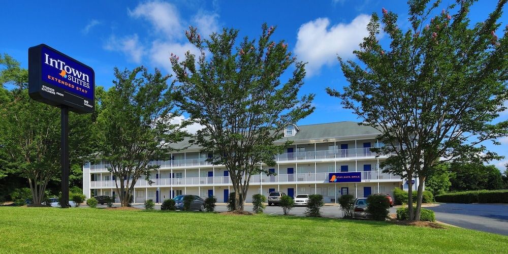 Intown Suites Extended Stay Charlotte Nc - Albemarle - שרלוט - בניין
