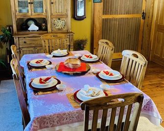 Rustic yet Elegant! Tall Timbers Lodge in the Thousand Islands - Cape Vincent - Dining room
