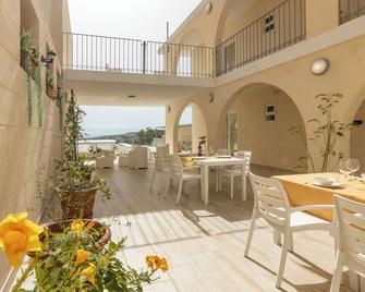 Ta'battista B&b - Il-Wilġa, IX-Xewkija, Għawdex, Malta - Xewkija - Balkón