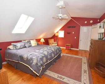 Dancin' Bear - Glen Arbor - Bedroom