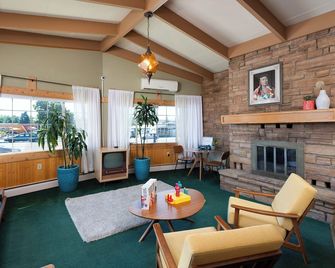 Sapphire Motel Midtown Bozeman - בוזמן - סלון